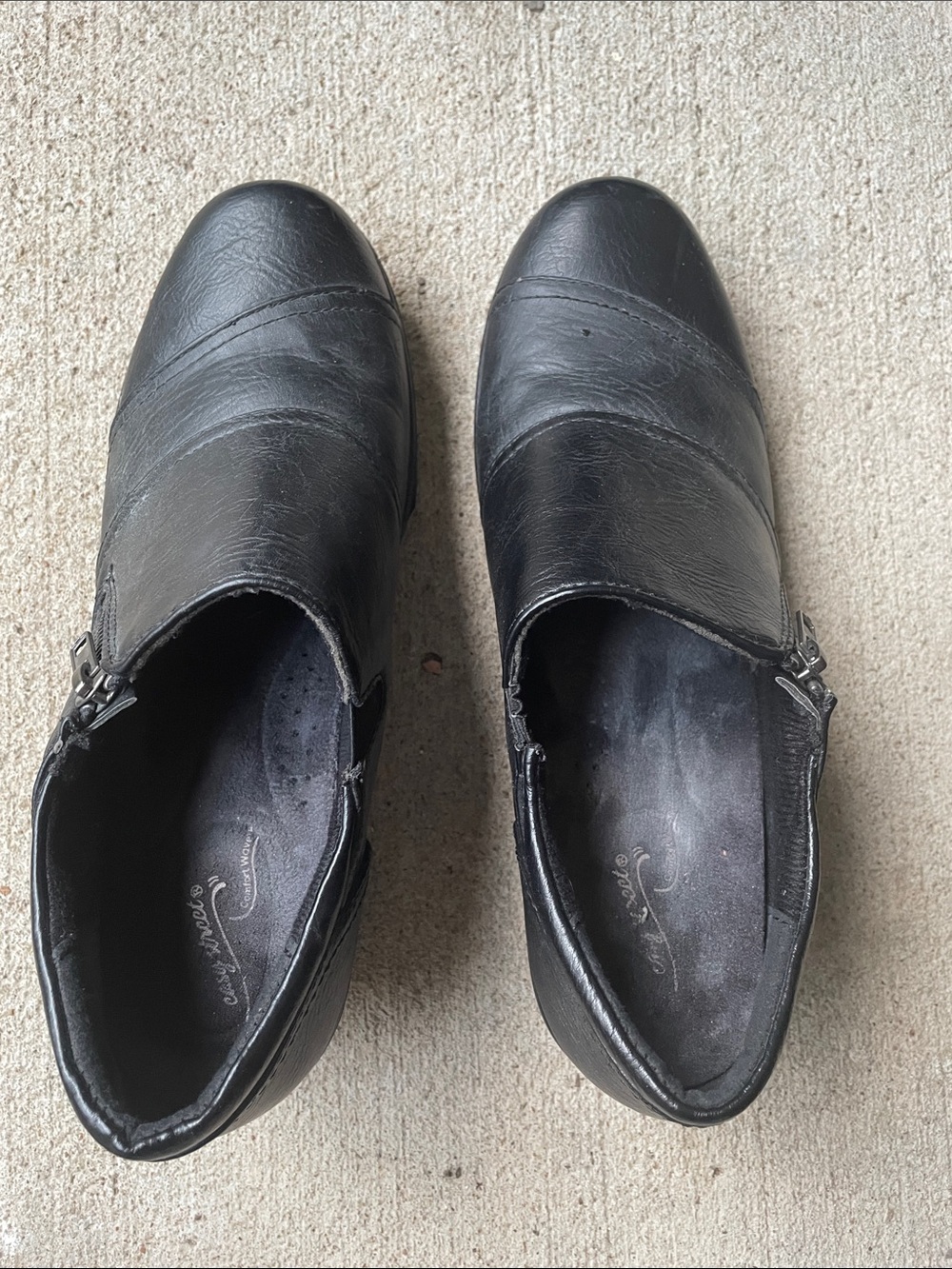 easy street Black Leather Ankle Booties with Side Zips 9.5 W